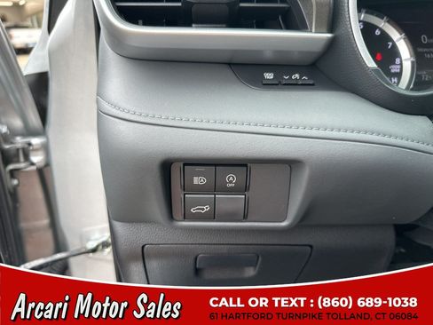 Used 2023 Toyota Highlander XLE AWD/4WD image 22