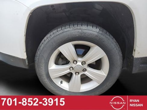 Used 2013 Jeep Compass Latitude AWD/4WD image 3