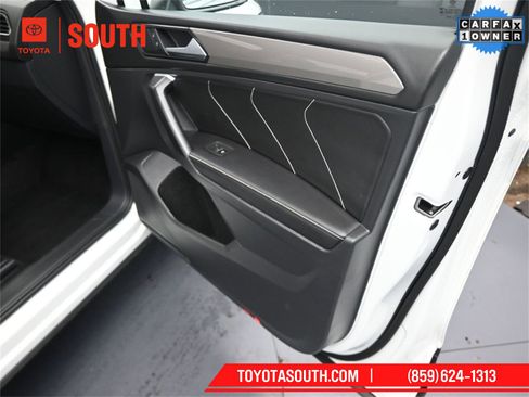 Used 2024 Volkswagen Tiguan SE image 35