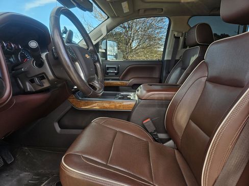 Used 2018 Chevrolet Silverado 2500 High Country w/ Duramax Plus Package image 12