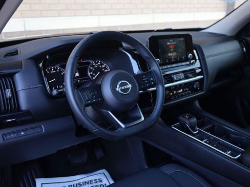 Used 2024 Nissan Pathfinder SV w/ Lighting Package (N92) FWD image 13