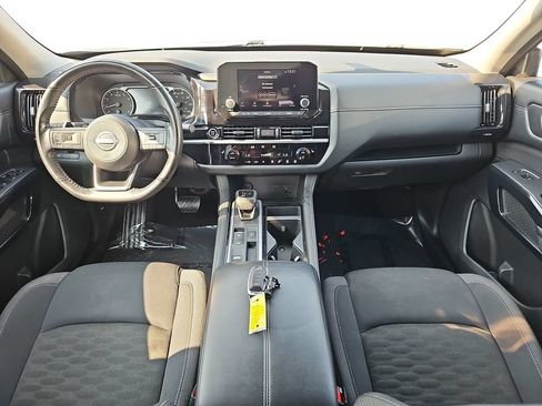 Used 2024 Nissan Pathfinder SV FWD image 13