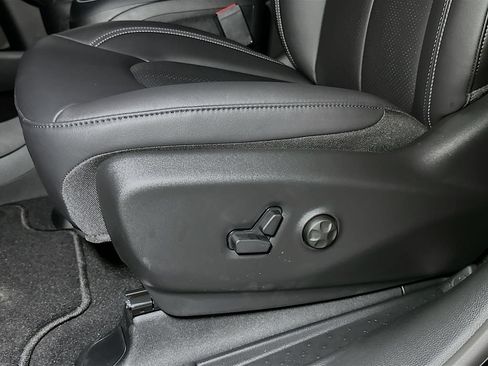New 2026 Chrysler Pacifica Select AWD/4WD image 13
