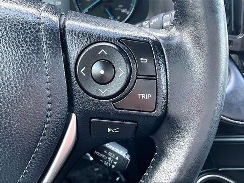 Used 2017 Toyota RAV4 XLE image 18