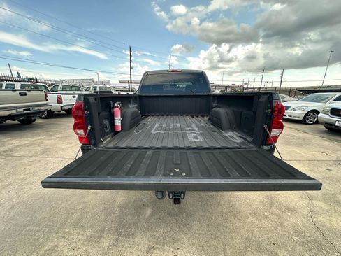 Used 2004 Chevrolet Silverado 2500 LT w/ Skid Plate Package AWD/4WD image 12