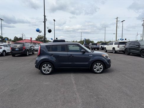 Used 2016 Kia Soul + FWD image 2
