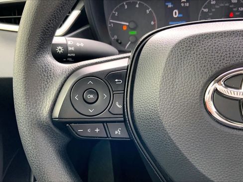 Used 2025 Toyota Corolla LE image 21