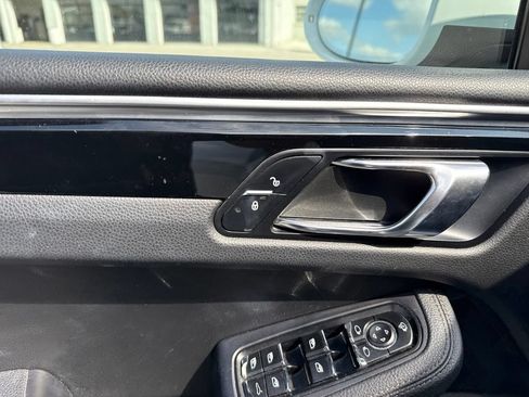 Used 2018 Porsche Macan AWD/4WD image 11