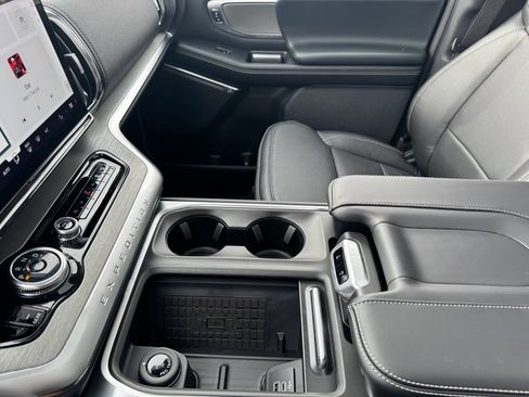 New 2025 Ford Expedition Max Platinum w/ Driver's Package image 31