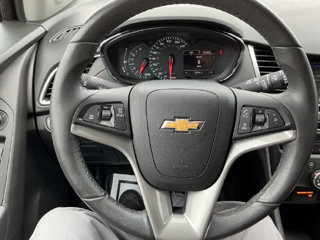 Used 2022 Chevrolet Trax LT w/ LT Convenience Package AWD/4WD image 4
