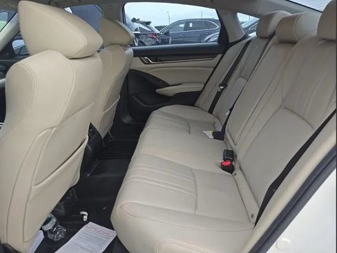 Used 2019 Honda Accord Touring image 7