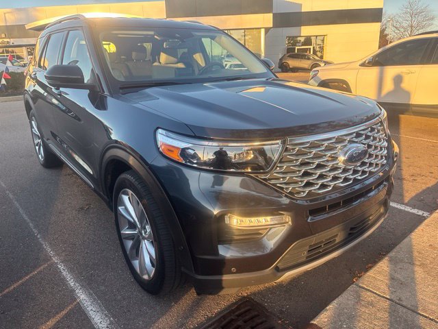 Used 2022 Ford Explorer Platinum w/ Equipment Group 601A AWD/4WD image 2