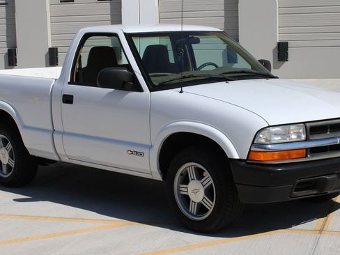 Used 1998 Chevrolet S10 Pickup 2WD Regular Cab image 4