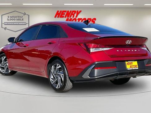 Used 2025 Hyundai Elantra Sport FWD image 4