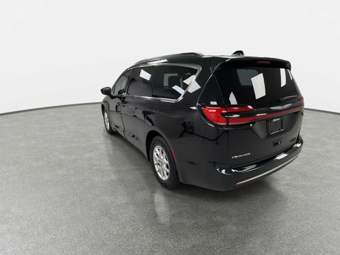 Used 2022 Chrysler Pacifica Touring-L FWD image 7