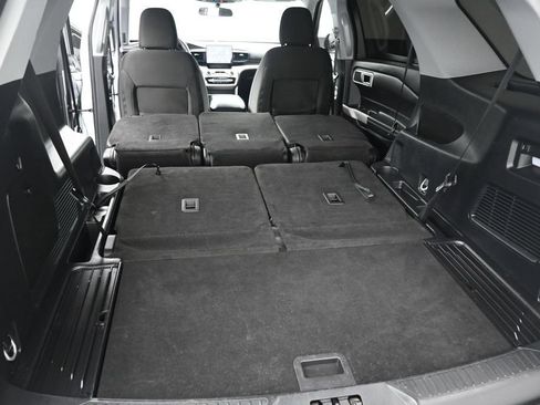 Certified 2023 Ford Explorer XLT RWD image 11