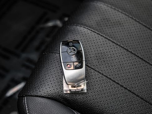 Used 2017 Mercedes-Benz E 300 image 60
