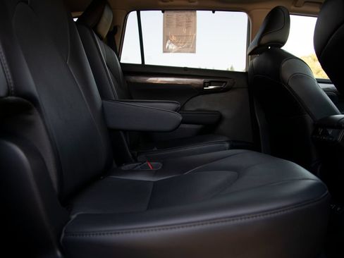 Used 2022 Toyota Highlander Limited AWD/4WD image 15