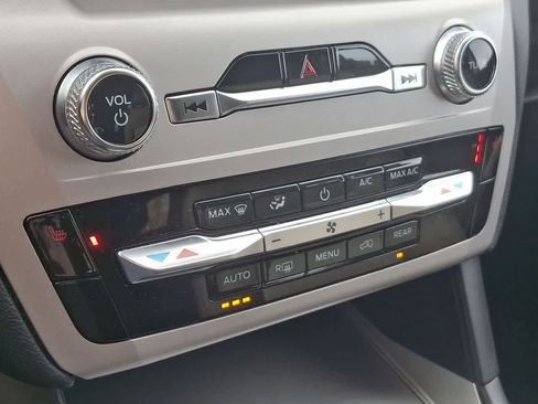 Certified 2024 Ford Explorer XLT image 25