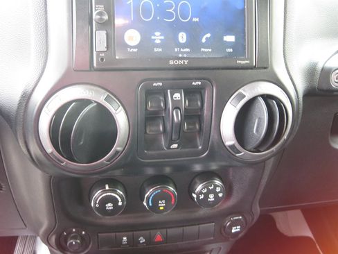 Used 2013 Jeep Wrangler Unlimited Sport AWD/4WD image 17