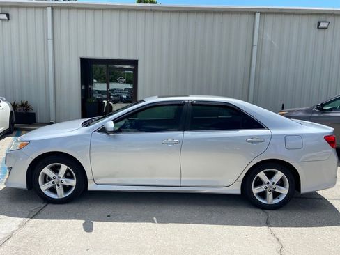 Used 2012 Toyota Camry SE FWD image 2