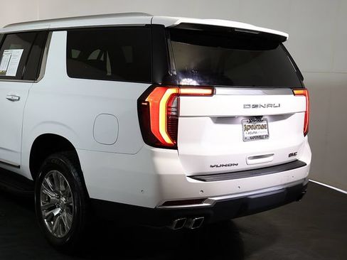 Used 2025 GMC Yukon XL Denali AWD/4WD image 11