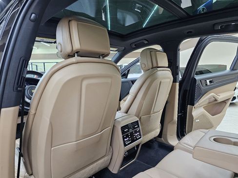 Used 2020 Porsche Cayenne image 27