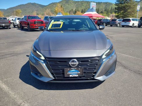 Used 2025 Nissan Altima 2.5 SV FWD image 14