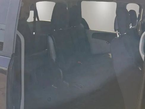 Used 2018 Dodge Grand Caravan SE w/ UConnect Hands-Free Group FWD image 27
