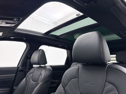 Certified 2024 Kia Sorento SX Prestige image 3