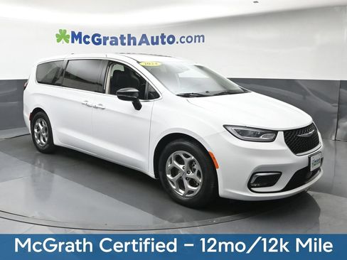 Used 2024 Chrysler Pacifica Limited FWD image 2
