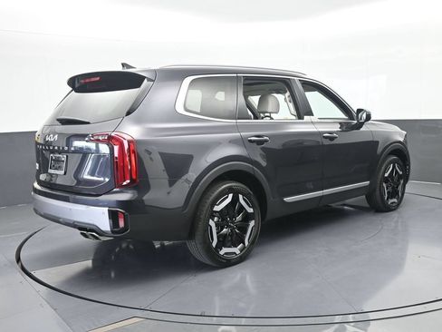 Used 2025 Kia Telluride S FWD image 6