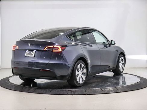 Used 2023 Tesla Model Y 2WD image 4