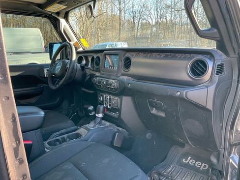 Used 2023 Jeep Gladiator Sport image 11