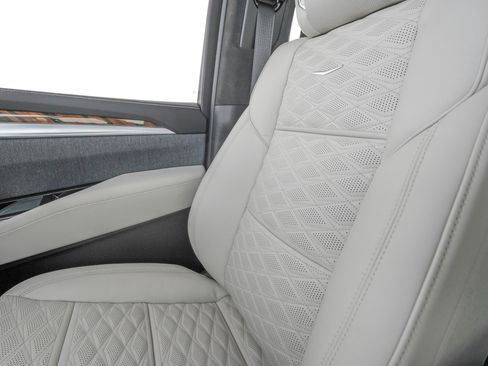 Used 2026 Cadillac Escalade Platinum Luxury w/ LPO, Floor Liner Package AWD/4WD image 30