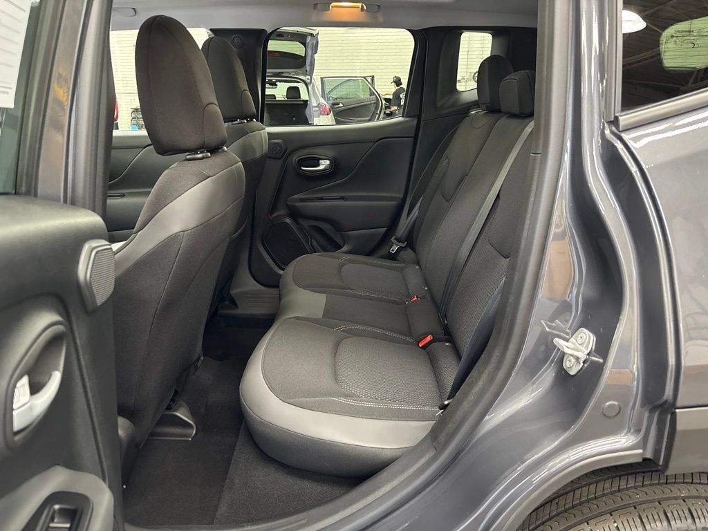 Used 2023 Jeep Renegade Latitude w/ Sun/Sound Group AWD/4WD image 13