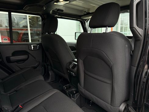 Used 2021 Jeep Gladiator Sport image 32