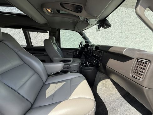 Used 2019 GMC Savana 2500 image 21