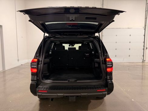 Used 2025 Toyota 4Runner SR5 AWD/4WD image 9