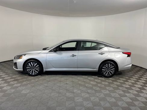 Used 2024 Nissan Altima 2.5 SV AWD/4WD image 4