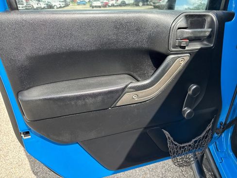 Used 2012 Jeep Wrangler Sport AWD/4WD image 13