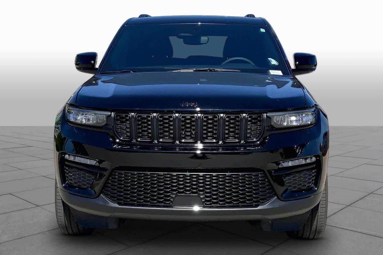 Used 2024 Jeep Grand Cherokee Limited w/ Black Appearance Package AWD/4WD image 3