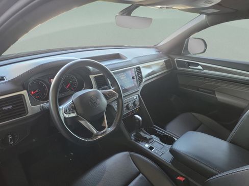Used 2021 Volkswagen Atlas Cross Sport SE w/ Panoramic Sunroof Package FWD image 8