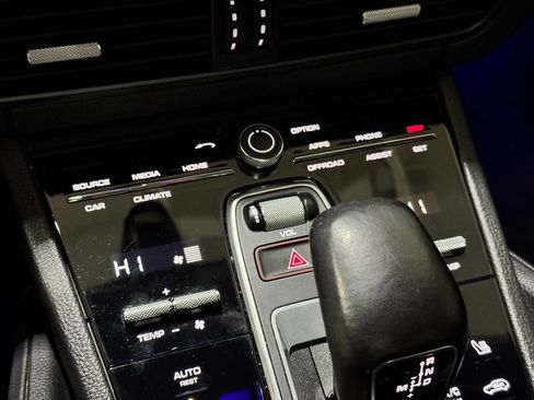 Used 2022 Porsche Cayenne S image 12