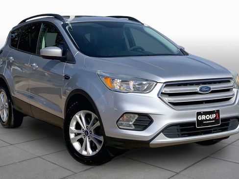 Used 2018 Ford Escape SE FWD image 3