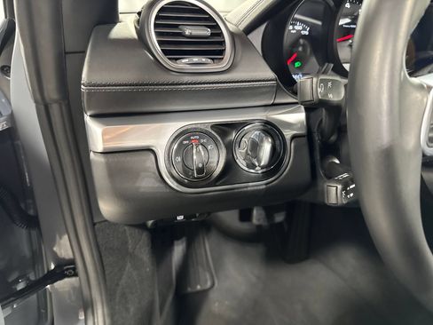 Used 2025 Porsche 718 Boxster RWD image 17