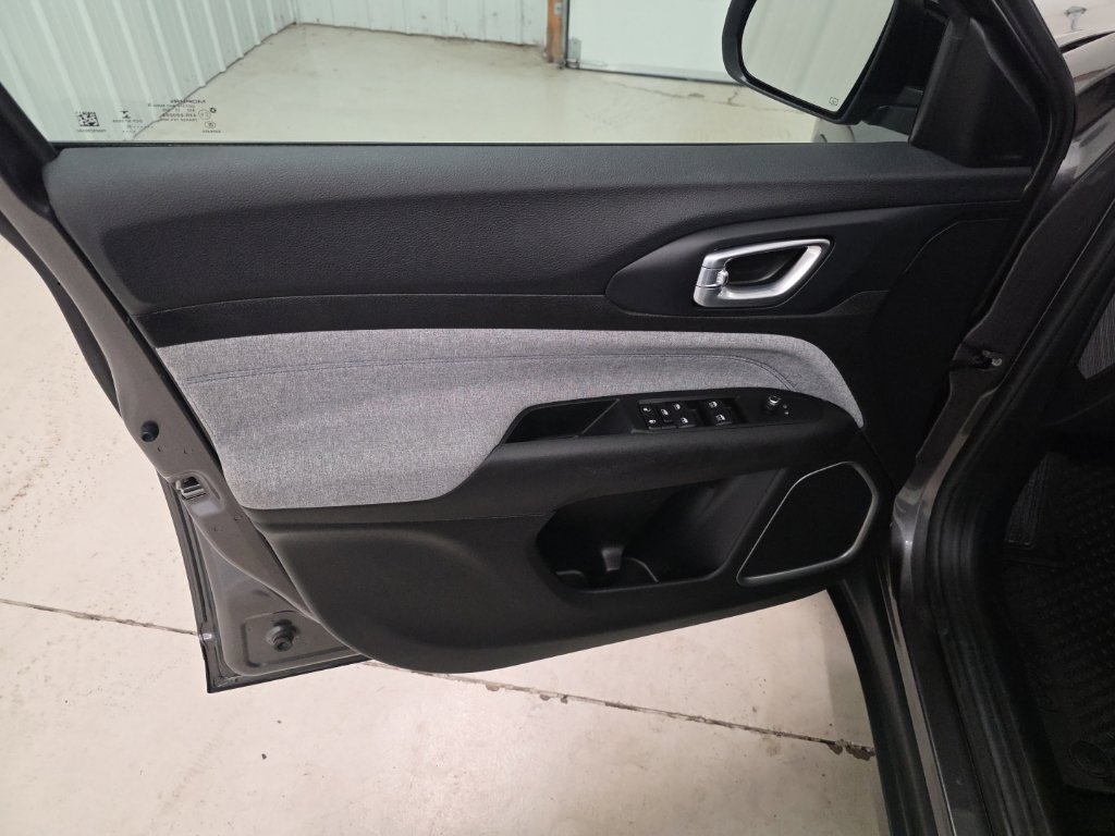 Used 2022 Jeep Compass Latitude w/ Convenience Group AWD/4WD image 11