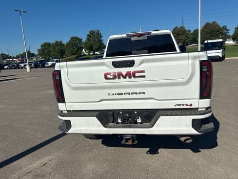 Used 2024 GMC Sierra 2500 AT4 w/ Technology Package AWD/4WD image 11