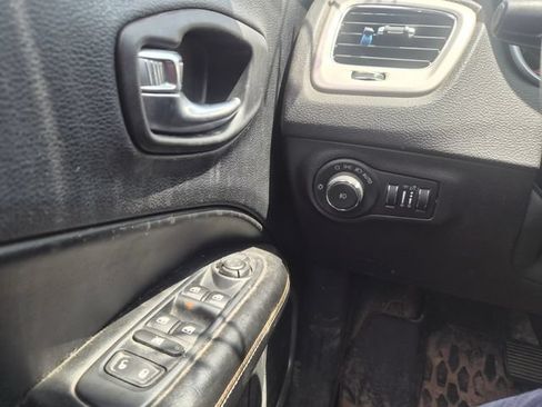 Used 2021 Jeep Compass Latitude AWD/4WD image 13