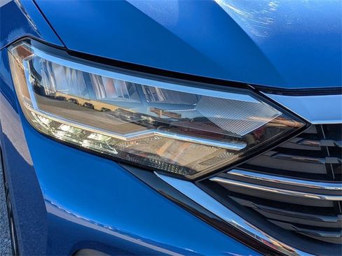 Used 2024 Volkswagen Jetta SE image 9